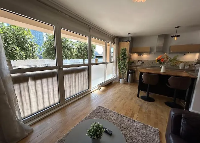 Homely Apartment & Thames View