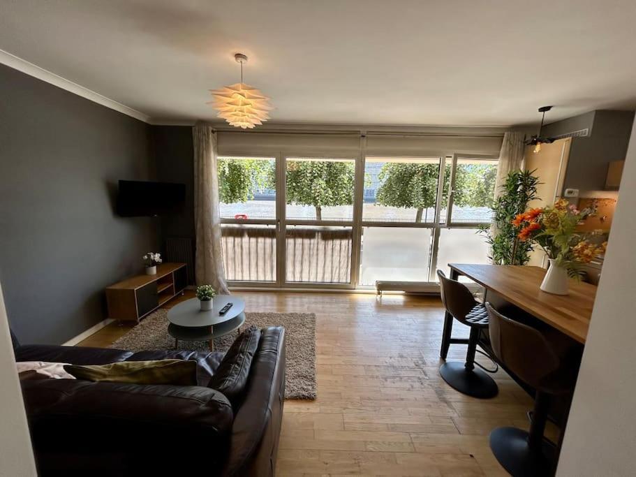 Homely & Thames View London