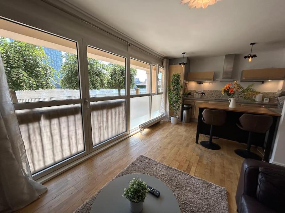 Homely & Thames View *